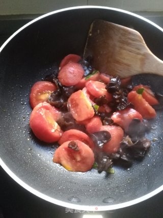 Scrambled Eggs with Tomato Fungus recipe