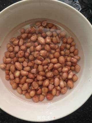 Braised Pork Knuckles with Peanuts recipe