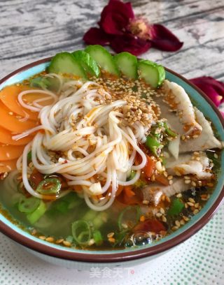 "lazy Meal" Sour and Spicy Noodle Soup with Seasonal Vegetables and Pork recipe