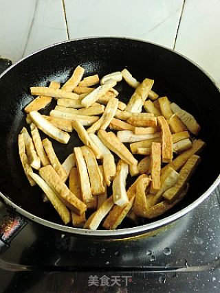 Stir-fried Bean Curd with Spicy Leek recipe