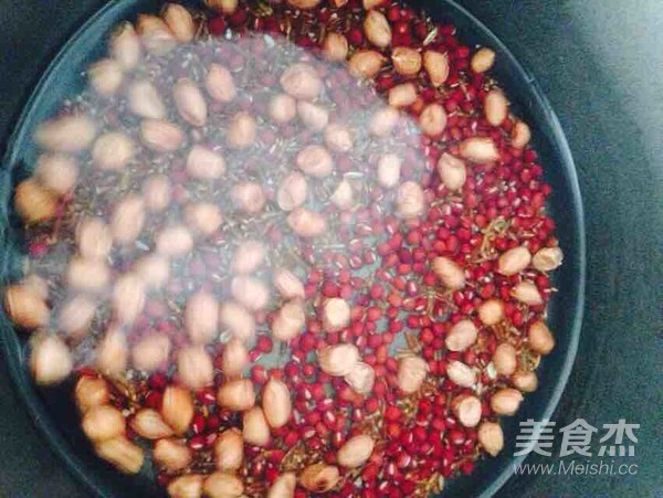 Longan, Wolfberry, Red Beans, Peanuts and Red Rice Porridge recipe