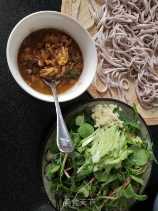 Hand-rolled Noodles with Purple Cabbage Sauce and Egg Sauce recipe