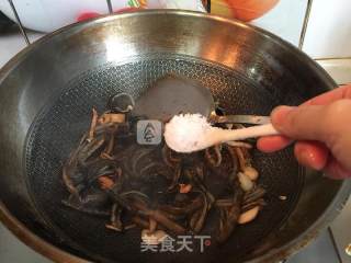 Fried Noodles with Shrimp and Eel recipe