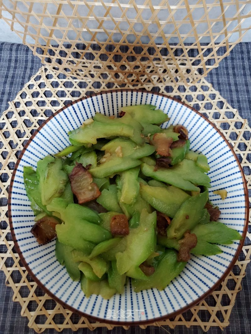 Stir-fried Bitter Gourd with Bacon recipe