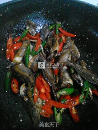 Stir-fried Small Dried Fish with Green and Red Pepper recipe