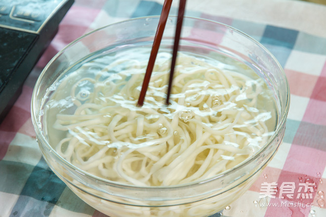 Laotan Pickled Cabbage and Beef Flavored Noodles recipe