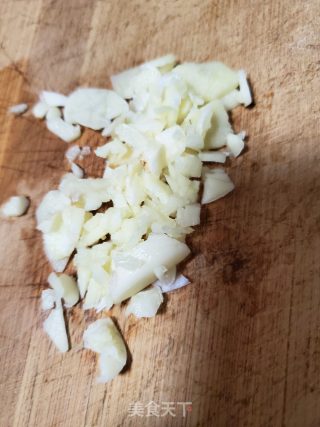 Stir-fried Red Amaranth with Garlic recipe