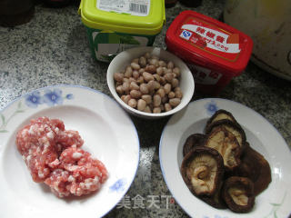 Minced Meat, Peanuts and Shiitake Mushroom Sauce recipe