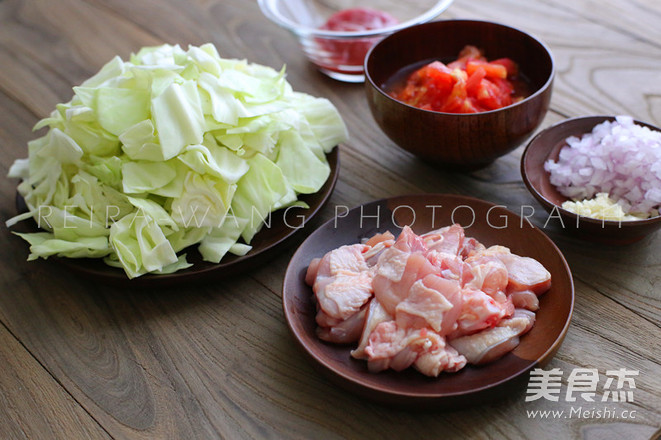 Stewed Chicken with Tomato Sauce and Cabbage recipe