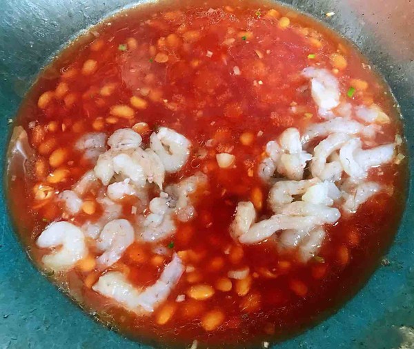 Soy Noodles with Shrimp and Tomato Sauce recipe