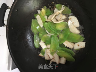 Fried Fish Fillet with Pleurotus Eryngii and Lettuce recipe