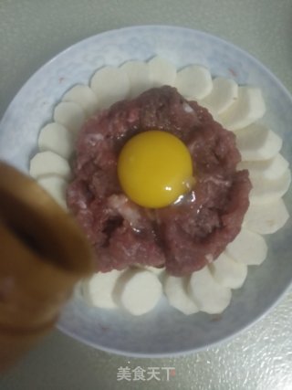 Steamed Meat Cake with Yam and Egg recipe