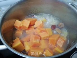 Papaya, Tremella, Red Dates and Fish Tail Soup recipe