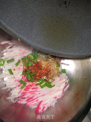 Spicy and Spicy Radish Shreds recipe