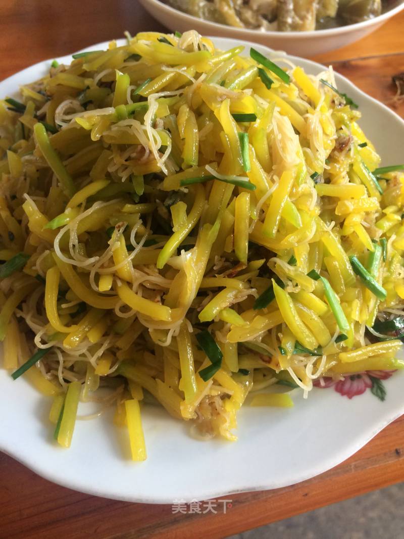 Stir-fried Rice Noodles with Green Pumpkin