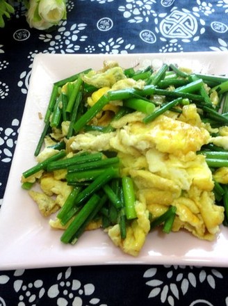 Scrambled Eggs with Chive Moss recipe