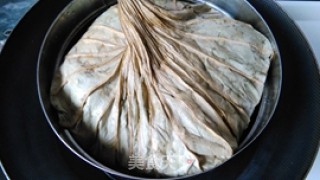 Steamed Ribs with Glutinous Rice and Lotus Leaves recipe