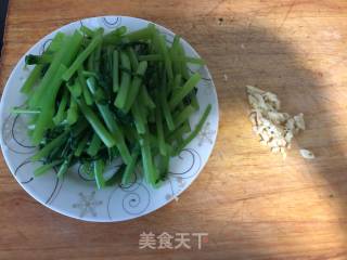Garlic Lobster Sauce with Chrysanthemum recipe