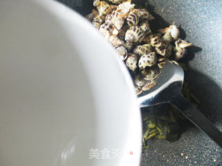 Boiled Snails with Pickles recipe