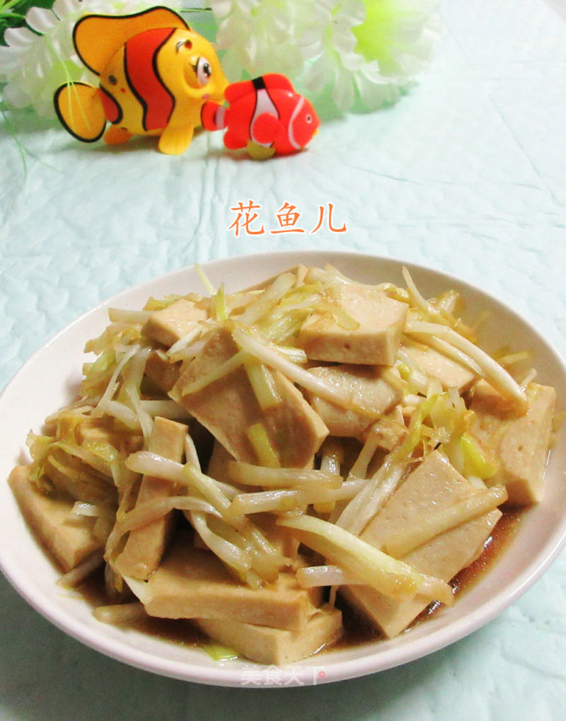 Stir-fried Thousand Page Tofu with Leek Sprouts recipe