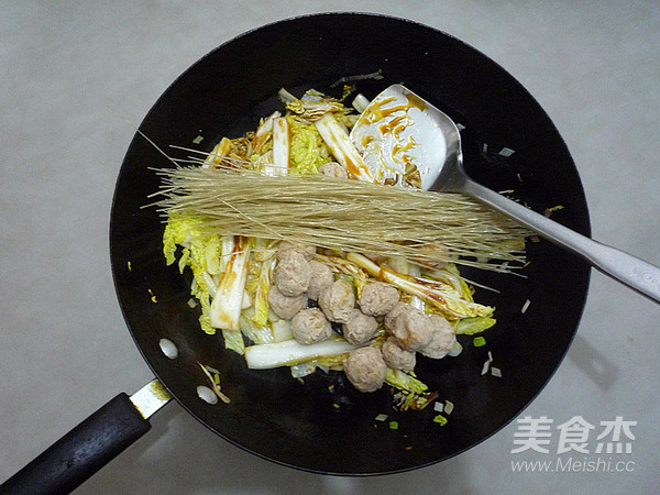 Stewed Vermicelli with Cabbage Balls recipe