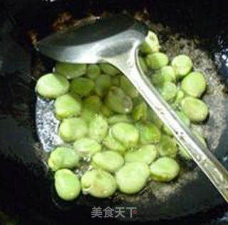 Fried Broad Beans with Flower Crab recipe