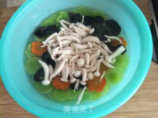 Stir-fried White Jade Mushroom with Lettuce recipe