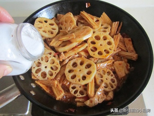 Stir-fried Pork with Spicy Beancurd and Lotus Root recipe