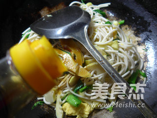 Stir-fried Noodles with Cabbage Egg and Bamboo Shoots recipe