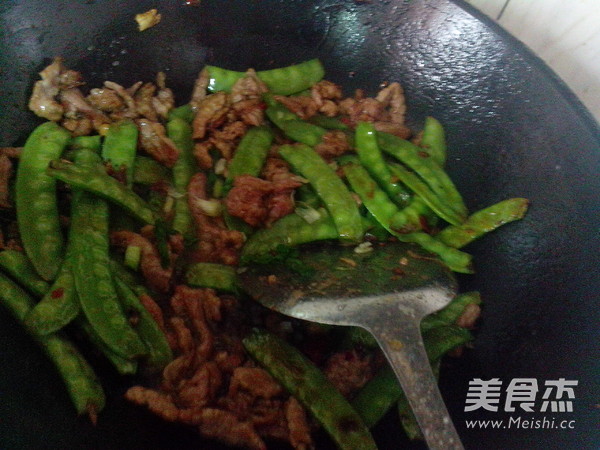 Stir-fried Lean Pork with Snow Peas recipe