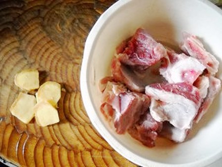 Yam Simmered Pork Ribs recipe