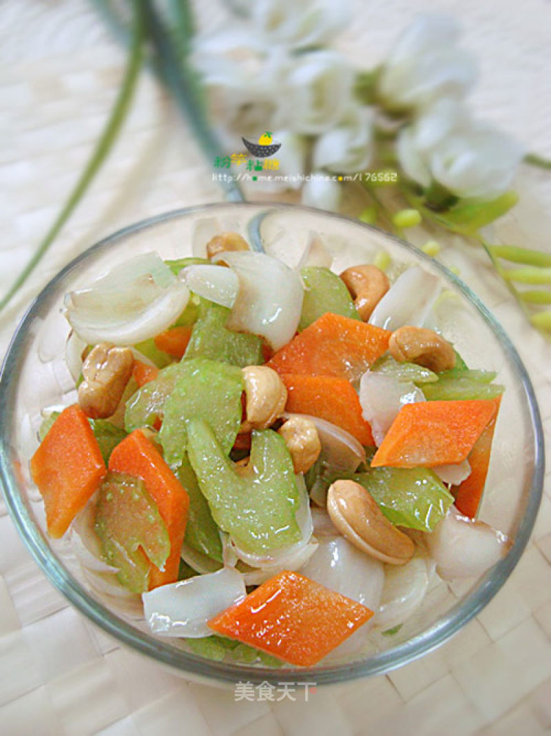 Slimming Food: Stir-fried Cashew Nuts with Celery and Lily recipe