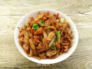 Stir-fried Hor Fun with Cabbage Hot Dog recipe