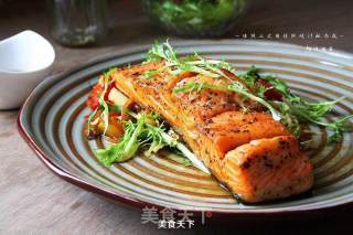 [fried Salmon with Sauce and Vegetables] recipe