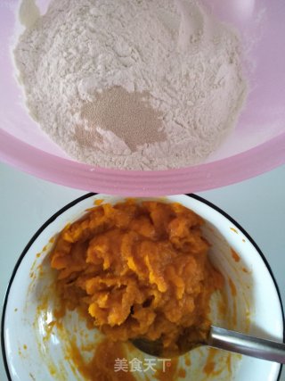 Steamed Pumpkin Buns recipe