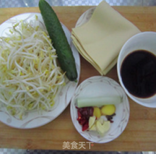 Cucumber Tofu Skin Mixed with Bean Sprouts recipe
