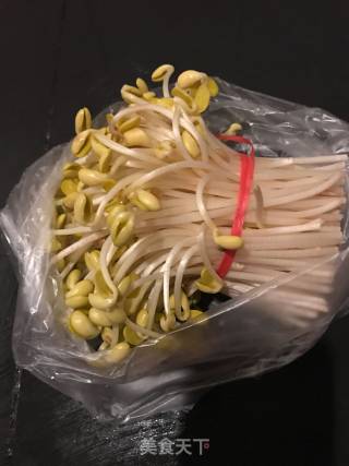 Cone Bone, Bean Sprouts and Radish Soup recipe