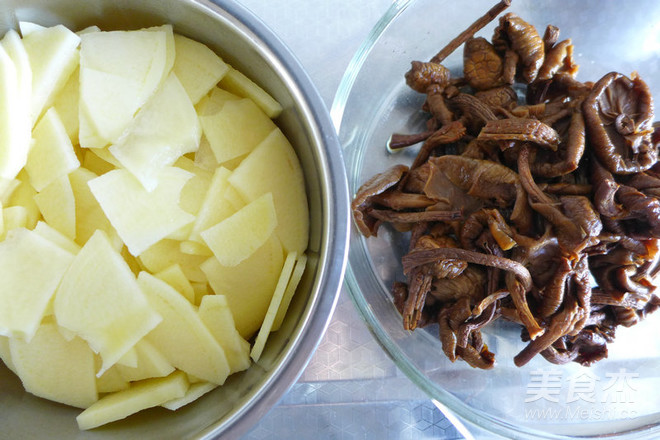 Yellow Mushroom Potato Chips recipe