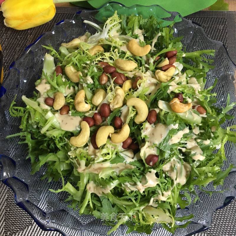 Nut Salad with Bitter Chrysanthemum recipe
