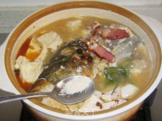 Stewed Silver Carp Head with Frozen Tofu and Bacon recipe