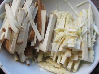 Stir-fried Double Silk with Spring Leek recipe