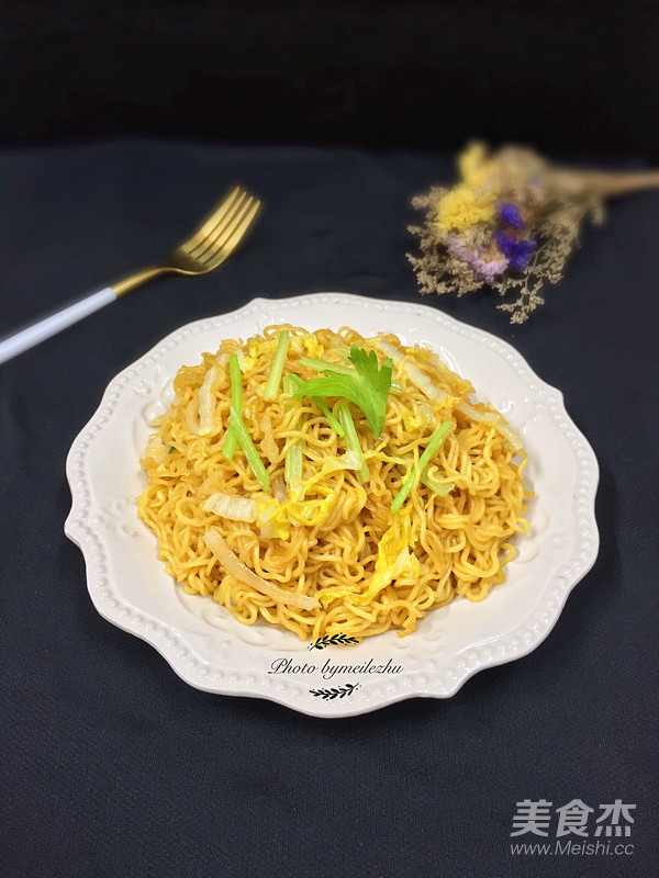 Fried Noodles with Cabbage recipe