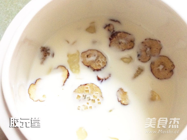 Stewed Red Date Milk with Flower Maw recipe