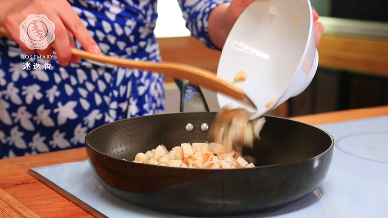 Dried Lotus Root with Green Pepper and Radish recipe