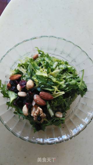 Bitter Chrysanthemum Nut Salad recipe