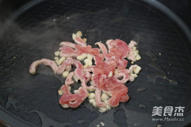 Stir-fried Fungus with Green Pepper and Shredded Pork recipe