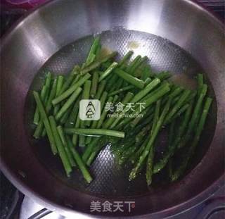 Asparagus with Pickled Pepper and Peanut recipe