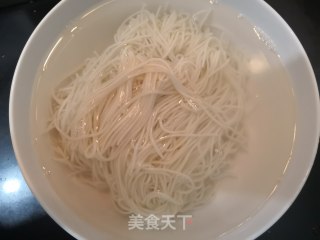 Fried Noodles with Small Tomatoes recipe