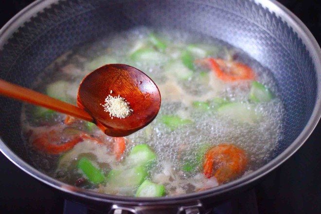 Loofah and Sea Prawn Pork Soup recipe