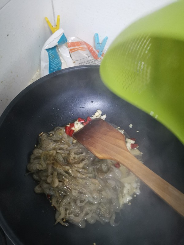 Stir-fried Fresh River Prawns with Leek recipe